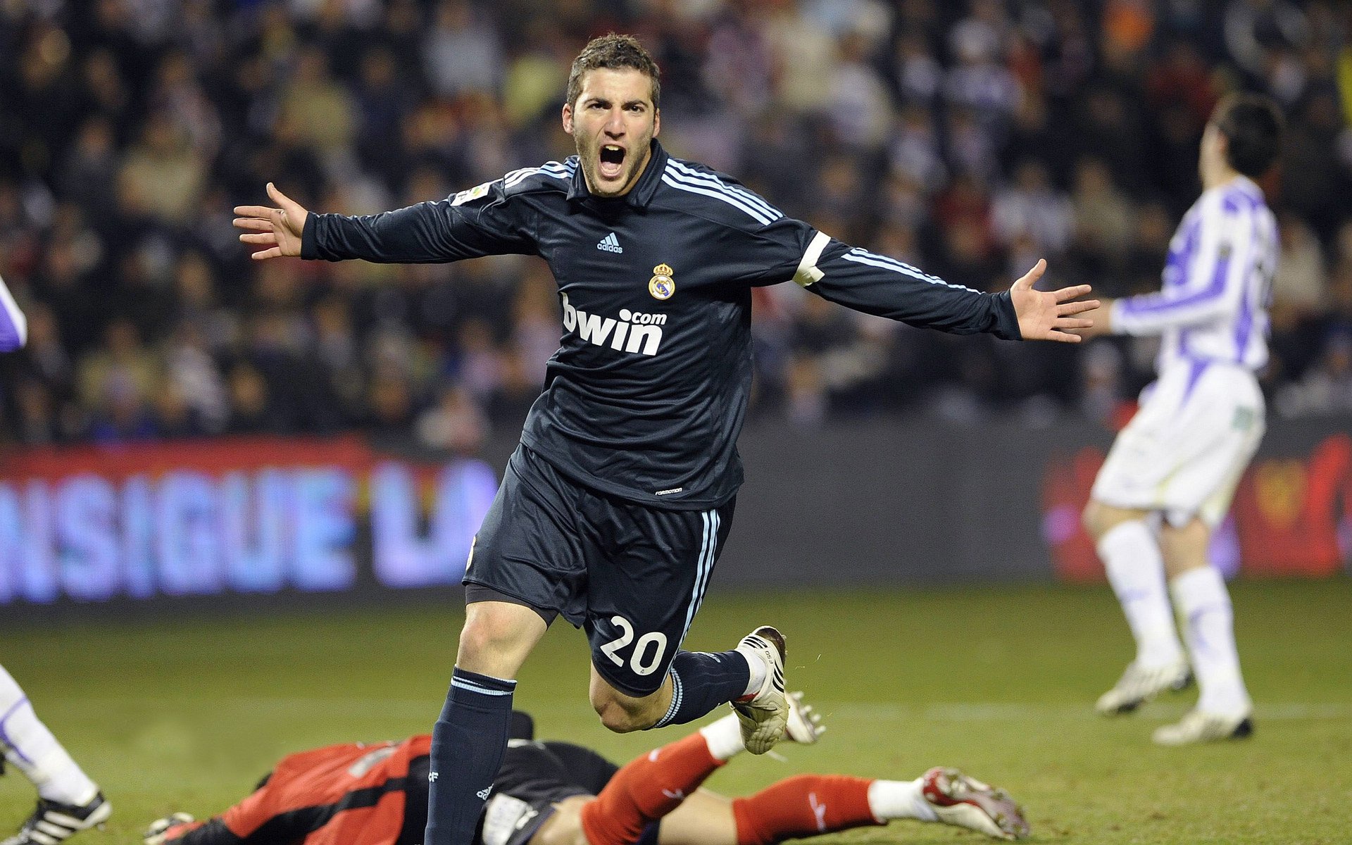 纵横联盟:那些年我们追过的经典对决回顾,纵横联手