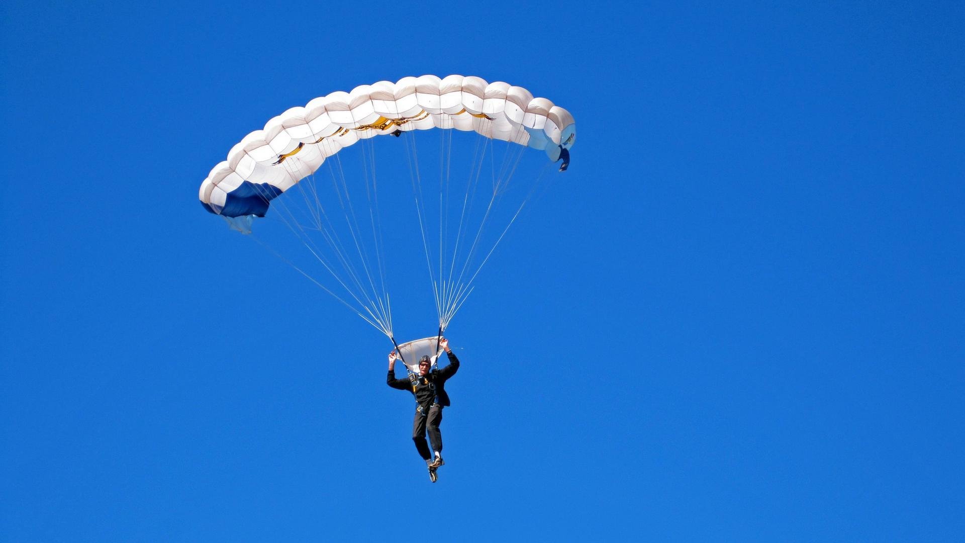 开云备用-车迷故事：他们在现场的感人瞬间，车车故事视频